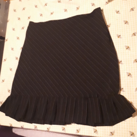 ā¼ļø Dress Barn Pinstripe Ruffle Skirt size 12 - Picture 1 of 6